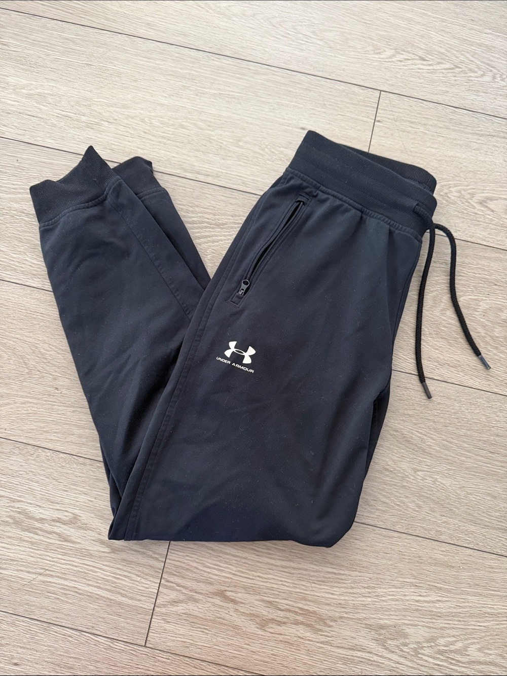 Under Armour men’s jogger loose fit sweatpants size small
